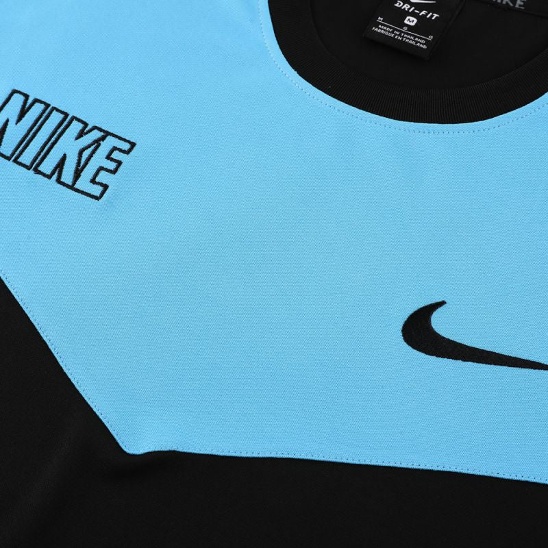 KIT CAMISA E SHORT NIKE REPEAT PRETO E AZUL