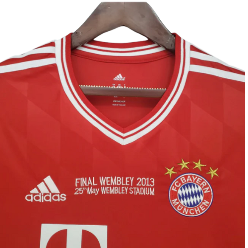 CAMISA VERSÃO RETRÔ BAYERN DE MUNIQUE I 2011/12