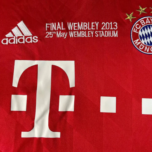 CAMISA VERSÃO RETRÔ BAYERN DE MUNIQUE I 2013/14