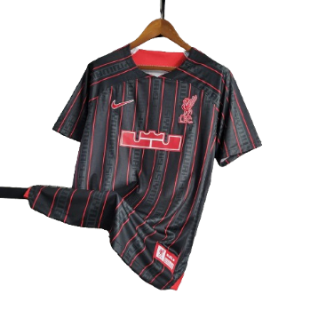CAMISA LIVERPOOL X LEBRON JAMES PRETA - 23/24