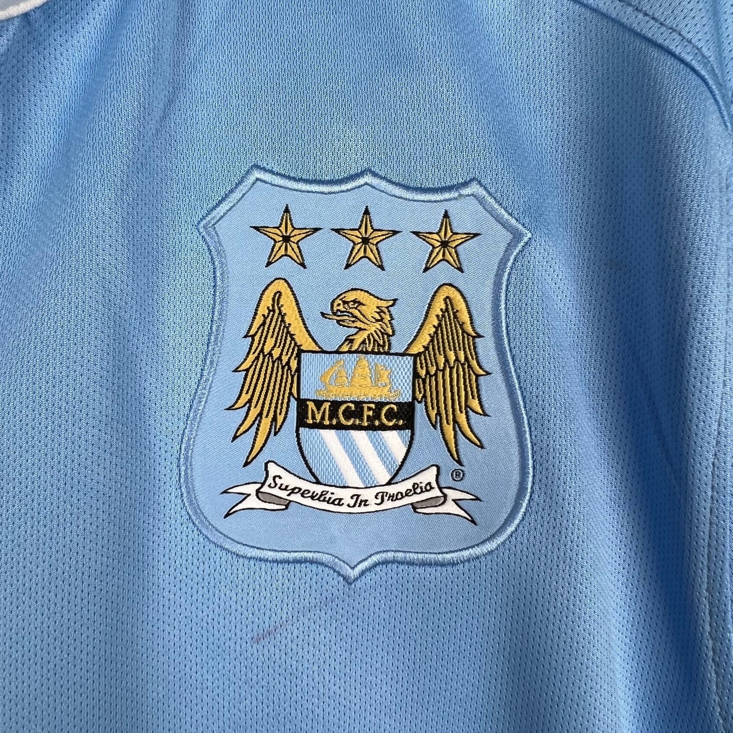 CAMISA VERSÃO RETRÔ MANCHESTER CITY I - 2016/17