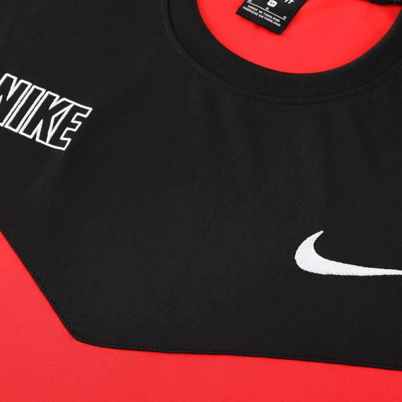 KIT CAMISA E SHORT NIKE REPEAT PRETO E VERMELHO