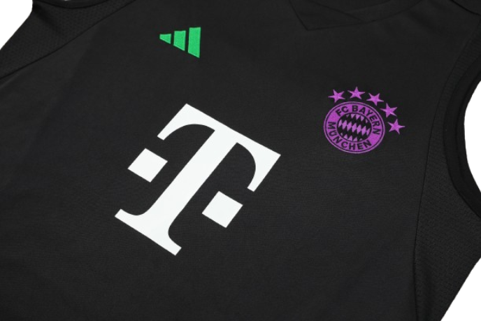 CONJUNTO TREINO BAYERN DE MUNIQUE REGATA+SHORT PRETO 23/24