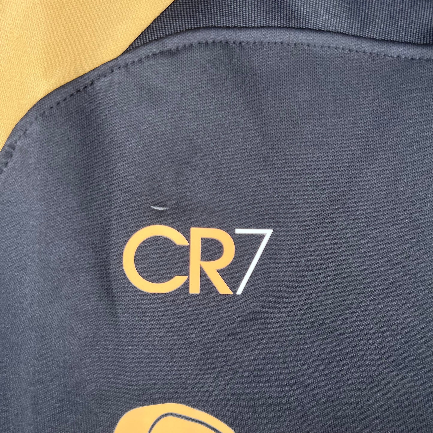 KIT INFANTIL SPORTING III 23/24 CR7 - PRETO E DOURADO