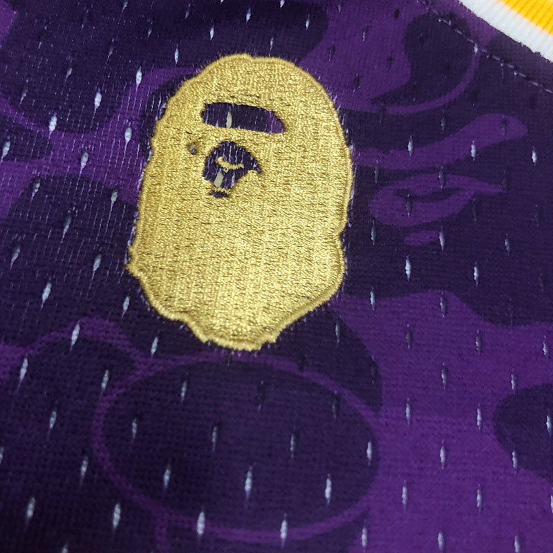REGATA NBA BAPE X LAKERS MITCHELL & NESS ROXA