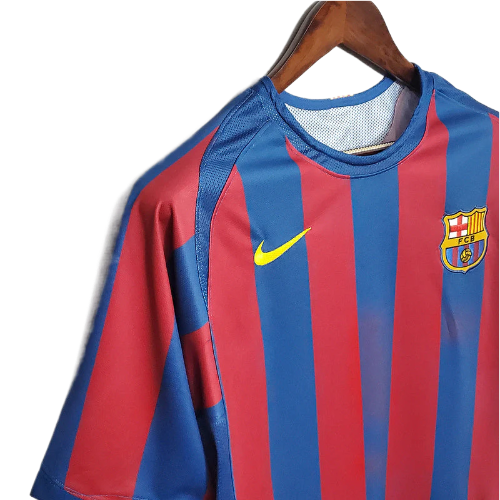 CAMISA VERSÃO RETRÔ BARCELONA I 2005/06