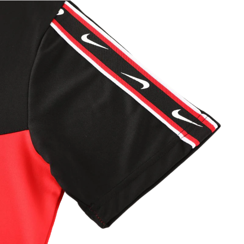 KIT CAMISA E SHORT NIKE REPEAT PRETO E VERMELHO