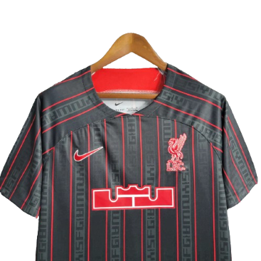 CAMISA LIVERPOOL X LEBRON JAMES PRETA - 23/24